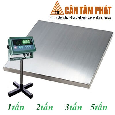 Khung bàn cân bằng thêp chắc chắn, có các gân giúp giảm trơn trượt