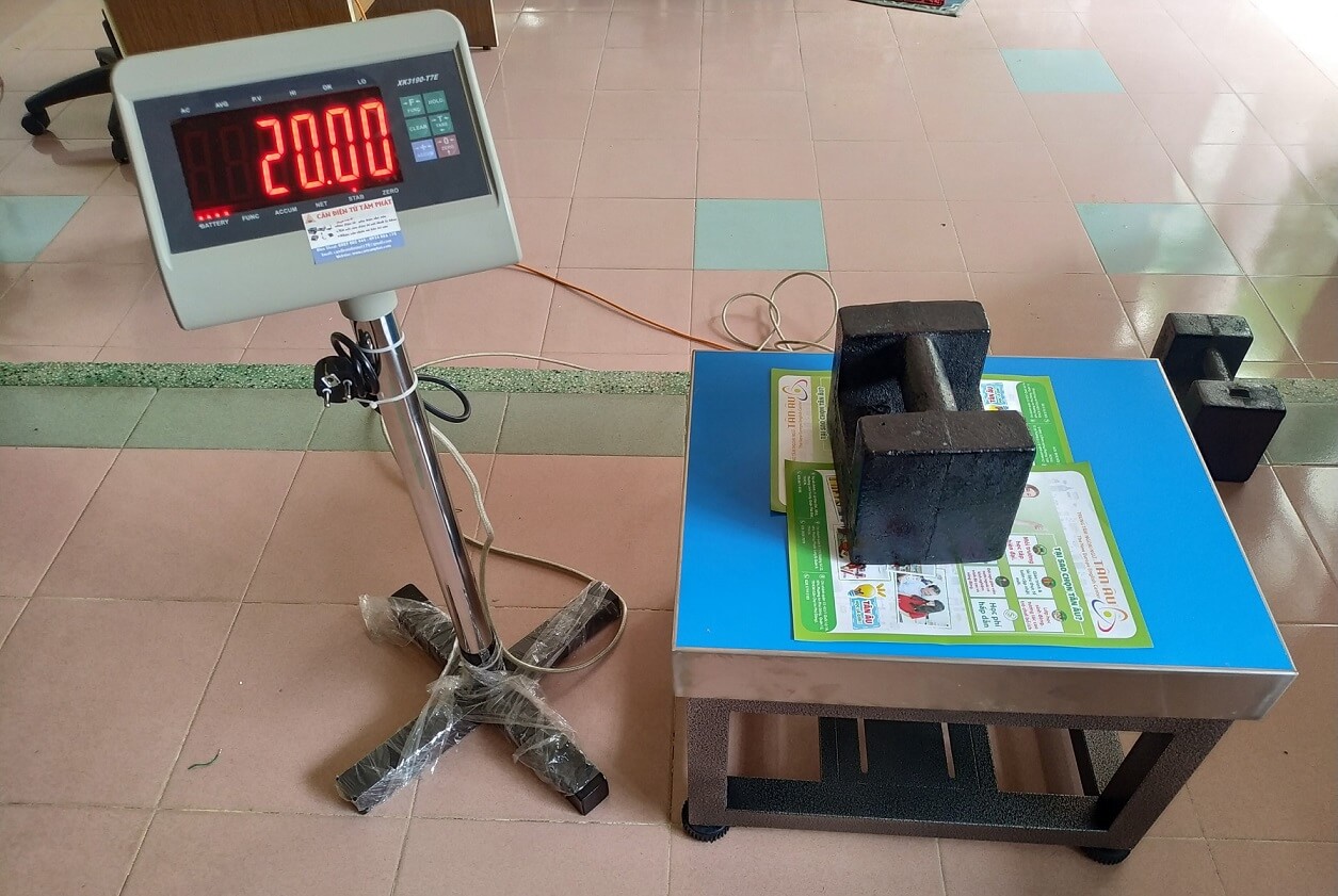 cân dạng ghế ngồi có trụ đứng